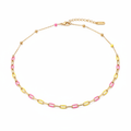 Collar multicolor rosa-amarillo fondo blanco