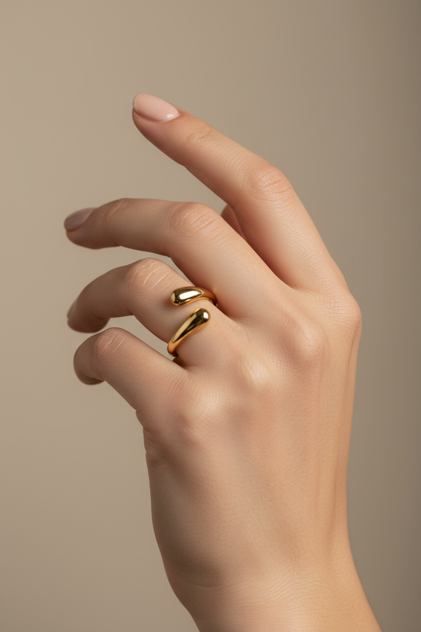 Modelo con anillo